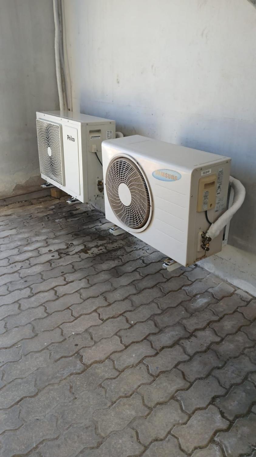 Condensadoras Samsung e Philco instaladas lado a lado